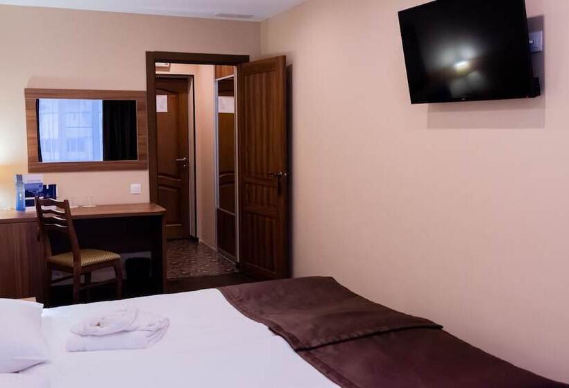 استودیوی استاندارد, Amaks Tourist