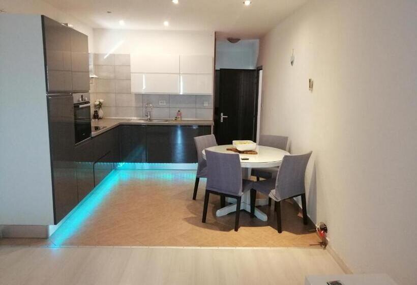 海の見える１ベッドルームアパートメント, Ana Murter