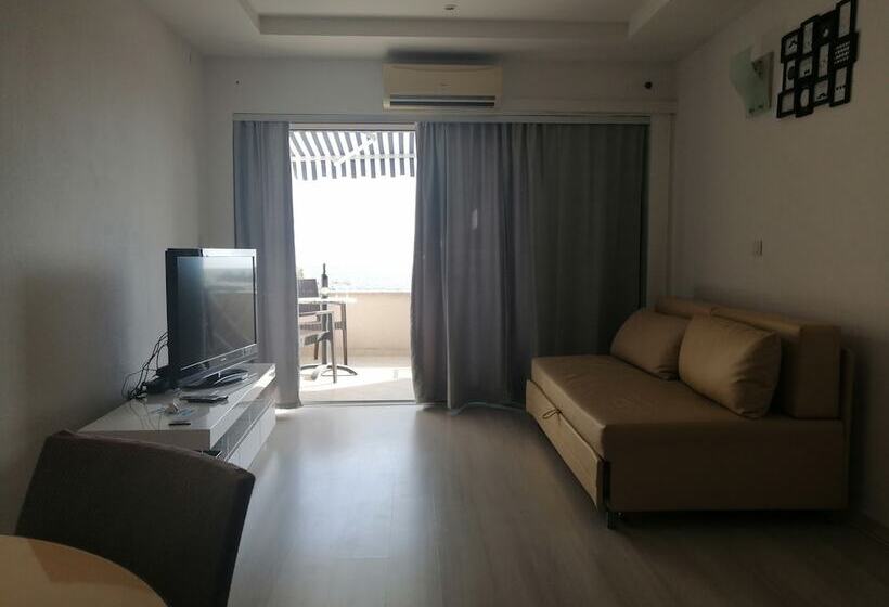 海の見える１ベッドルームアパートメント, Ana Murter