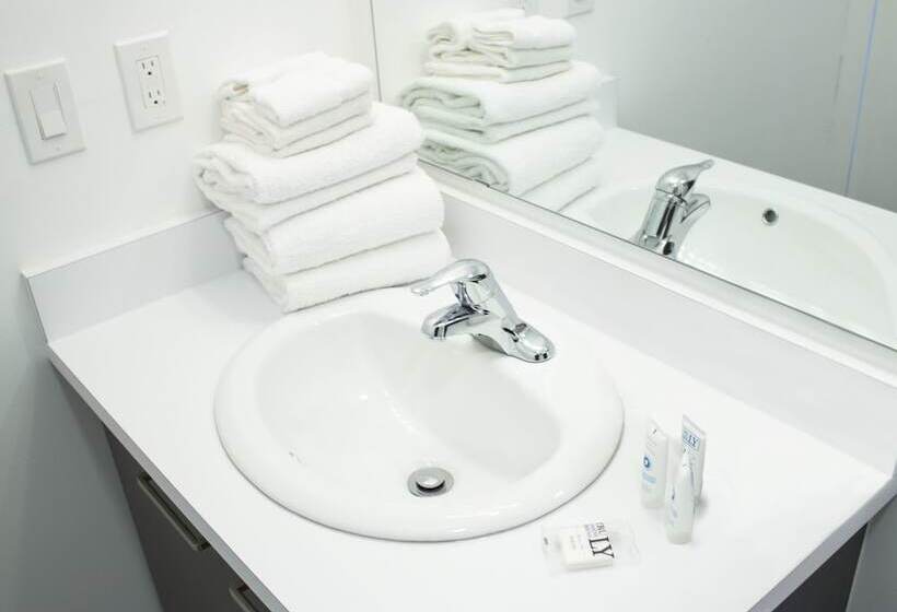 סוויטה דלוקס, Bowmanville Marina Inn & Suites