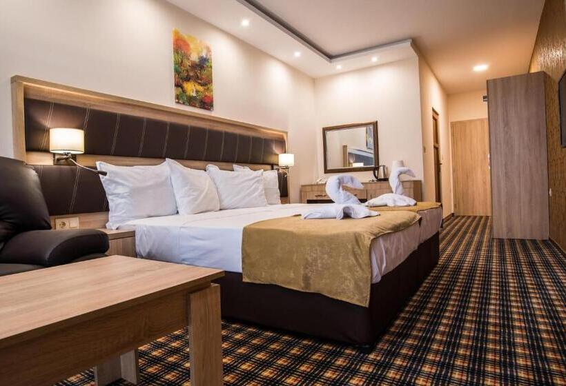 إستديو قياسى مطل على حمام السباحة, Spa Kompleks Raiski Kat