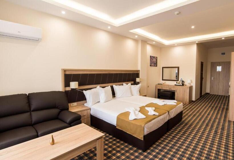 إستديو قياسى مطل على حمام السباحة, Spa Kompleks Raiski Kat