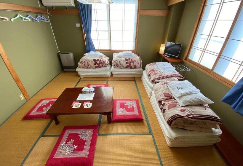 اتاق استاندارد سه تخته با سرویس بهداشتی مشترک, Nozawa Dream Central