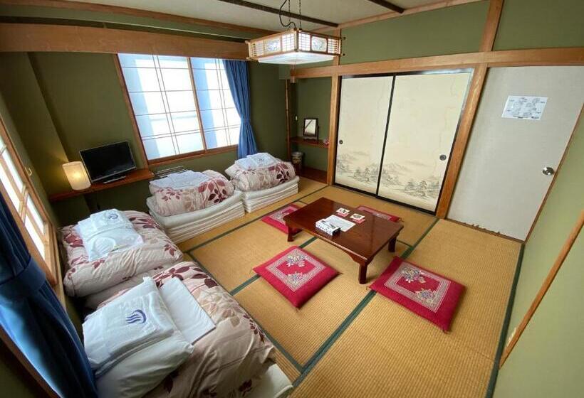 اتاق استاندارد سه تخته با سرویس بهداشتی مشترک, Nozawa Dream Central