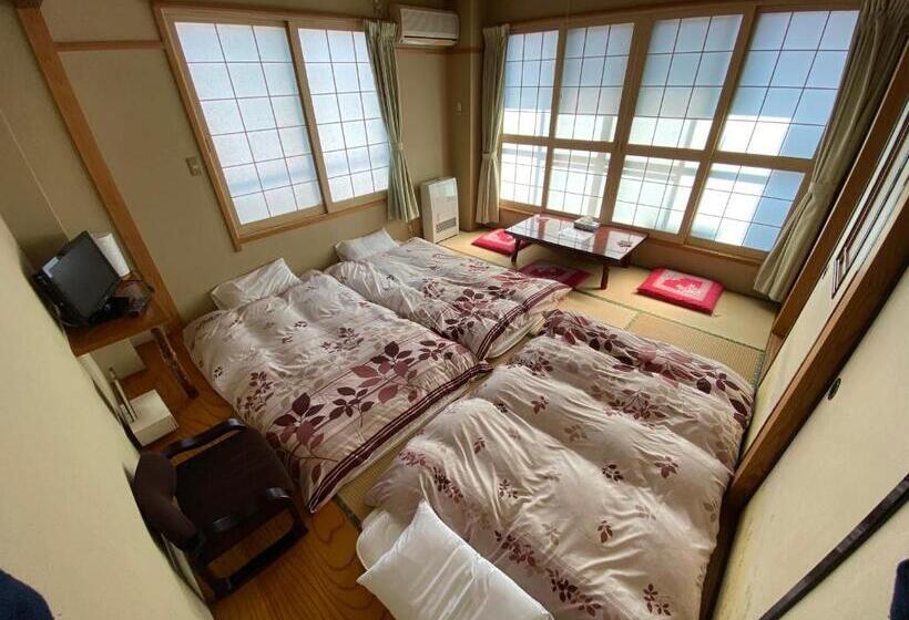 اتاق استاندارد سه تخته با سرویس بهداشتی مشترک, Nozawa Dream Central