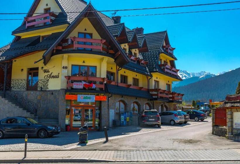 Deluxe Studio, Willa U Anusia