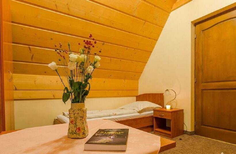 Deluxe Studio, Willa U Anusia