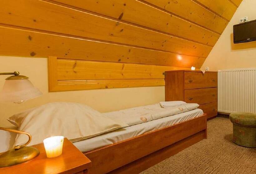 Deluxe Studio, Willa U Anusia