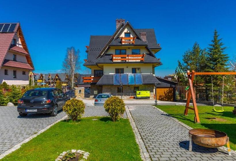 Deluxe Studio, Willa U Anusia