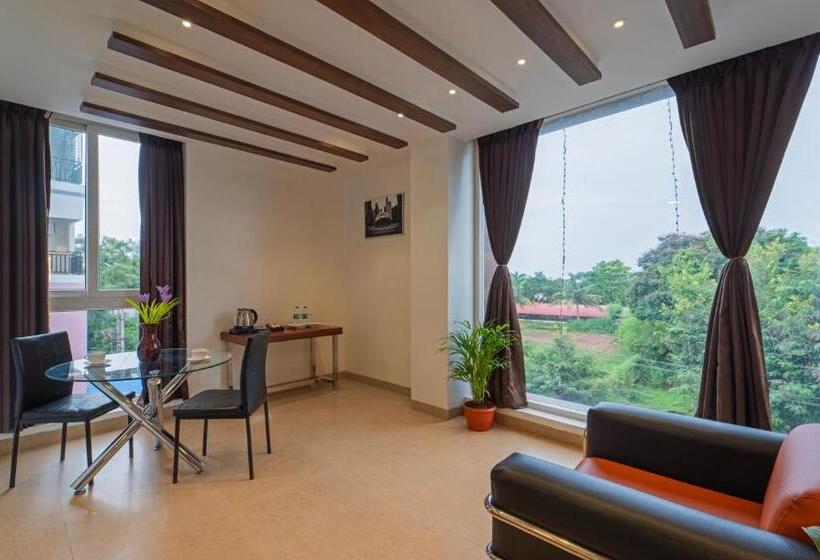 Quarto Superior, Treebo Golden Swan Tambaram