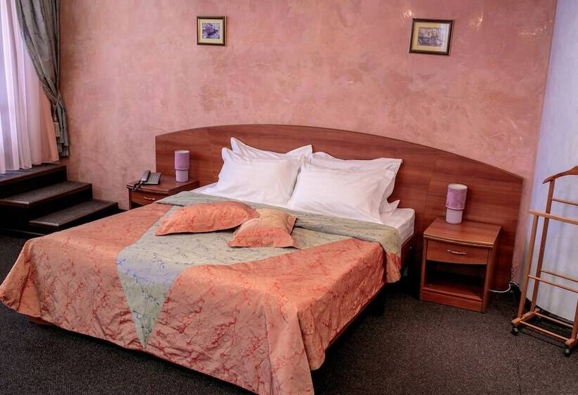 Студия Стандарт Двуспальная Кровать, Kamea