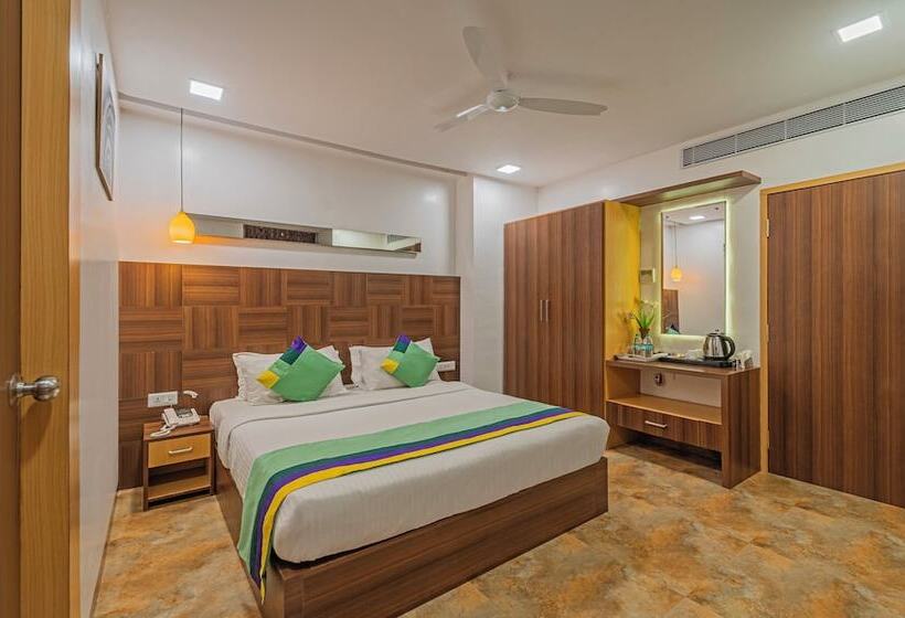 Quarto Estandar, Treebo Golden Swan Tambaram