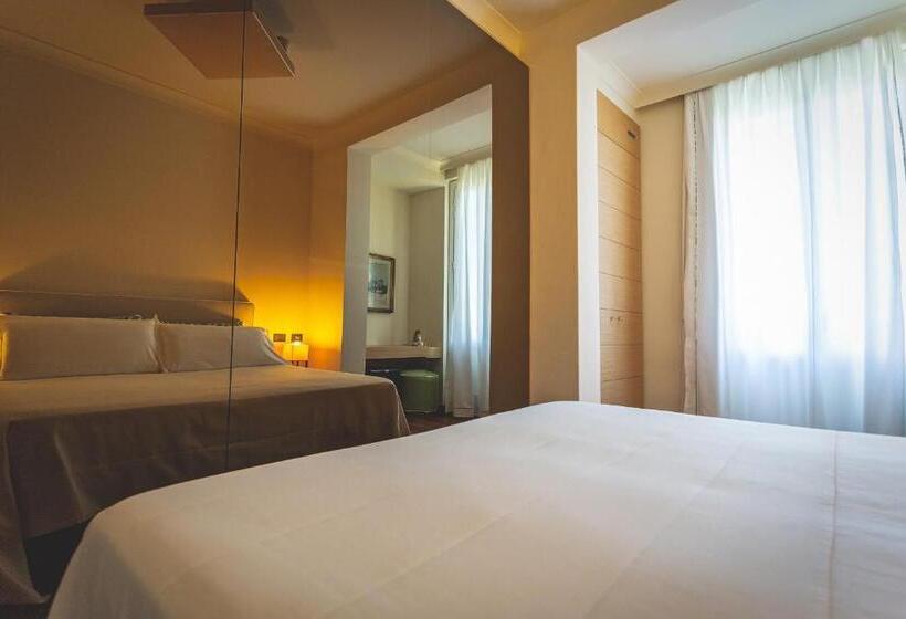 Трехместный Номер Стандарт с Балконом, Villa Martini