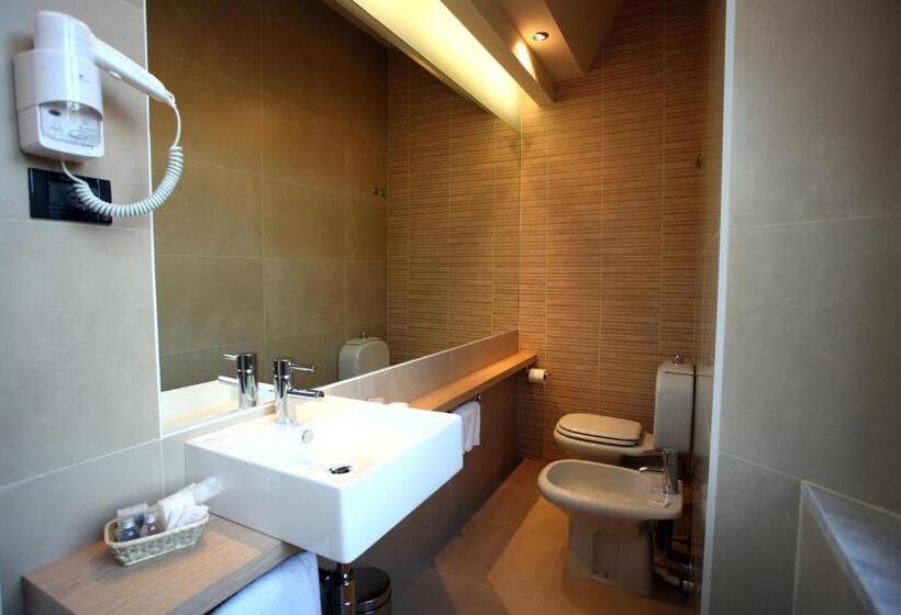 Трехместный Номер Стандарт с Балконом, Villa Martini