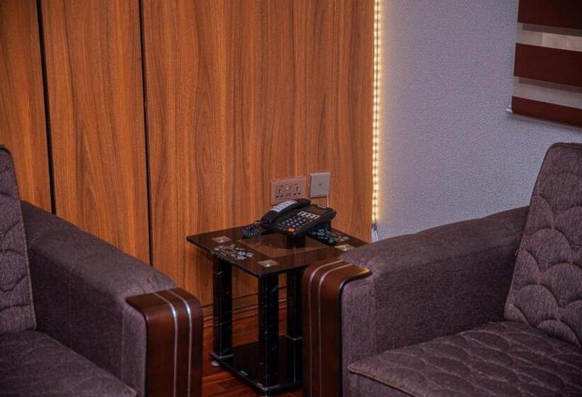 سوییت, Mahogany Hotel And Suites