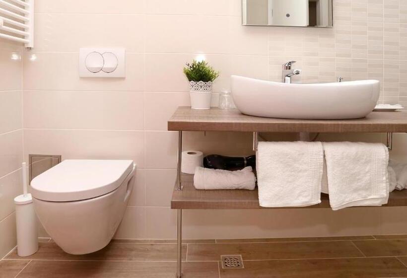 带阳台的豪华间, Villa M