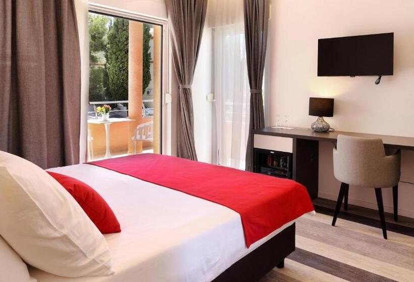 带阳台的豪华间, Villa M