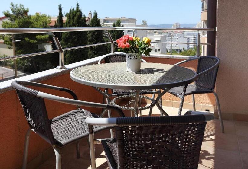 带2个卧室的公寓, Villa M