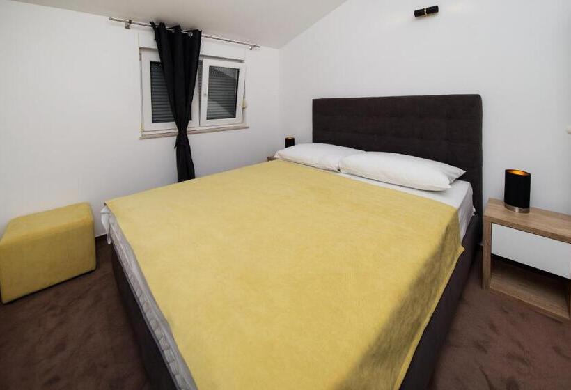 带1个卧室的顶楼公寓, Villa M