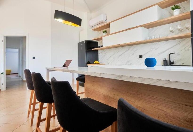 带1个卧室的顶楼公寓, Villa M