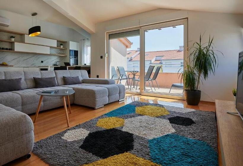 带1个卧室的顶楼公寓, Villa M