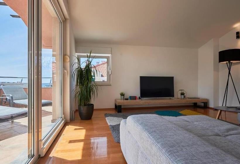 带1个卧室的顶楼公寓, Villa M