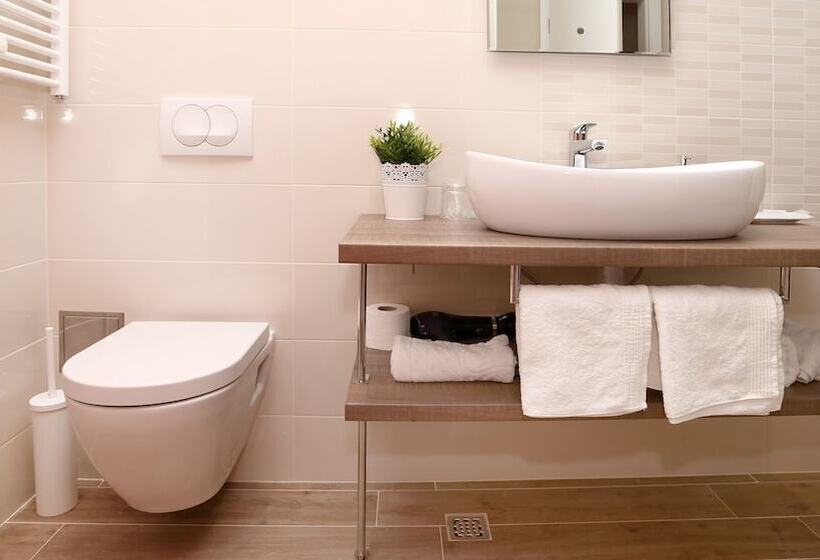 带阳台的豪华间, Villa M