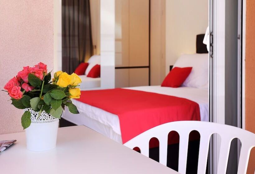 带阳台的豪华间, Villa M