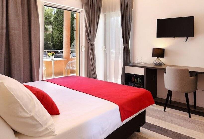 带阳台的豪华间, Villa M