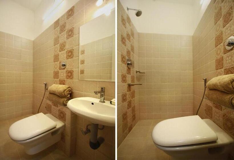 اتاق کلاسیک سه تخته, Shri Sai Homestay