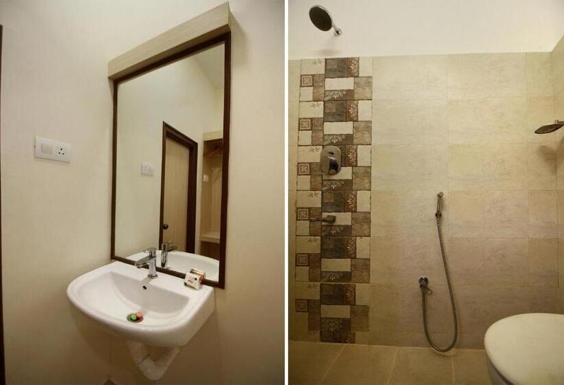 اتاق کلاسیک سه تخته, Shri Sai Homestay