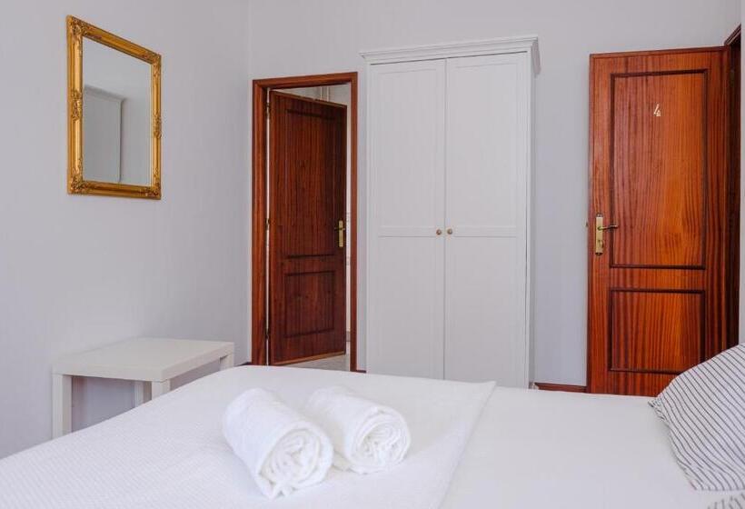 חדר דלוקס עם מרפסת, Classico Guesthouse