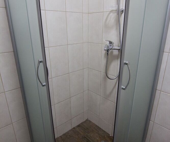 اتاق راحتی سه تخته, Yagelhostel