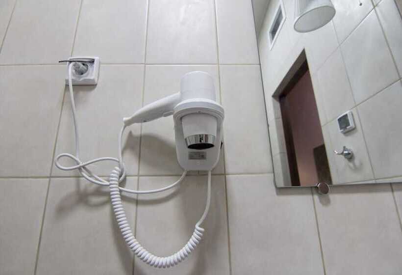 اتاق راحتی سه تخته, Yagelhostel