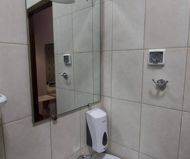 اتاق راحتی سه تخته, Yagelhostel