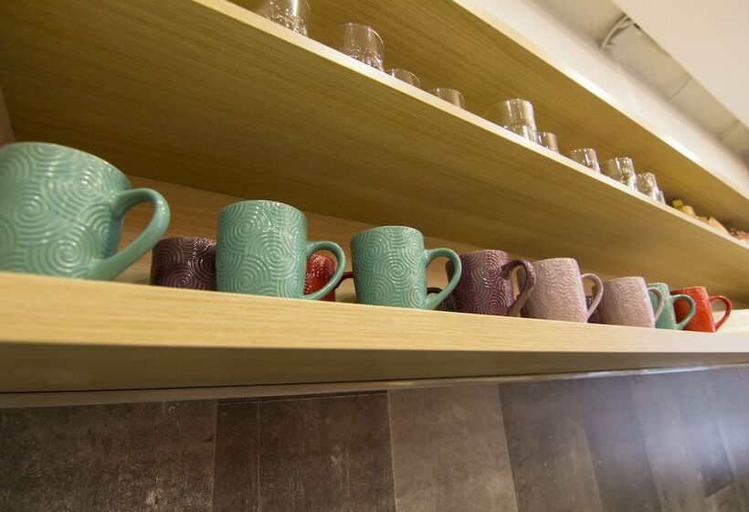 تختخواب در اتاق مشترک, Yagelhostel