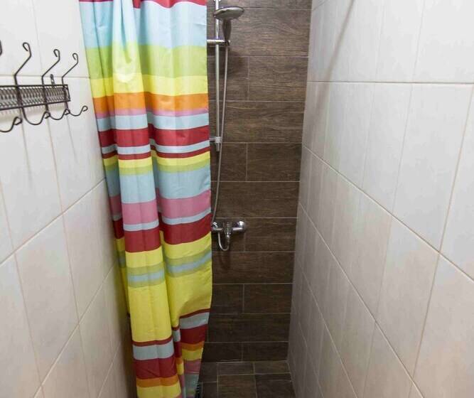 تختخواب در اتاق مشترک, Yagelhostel