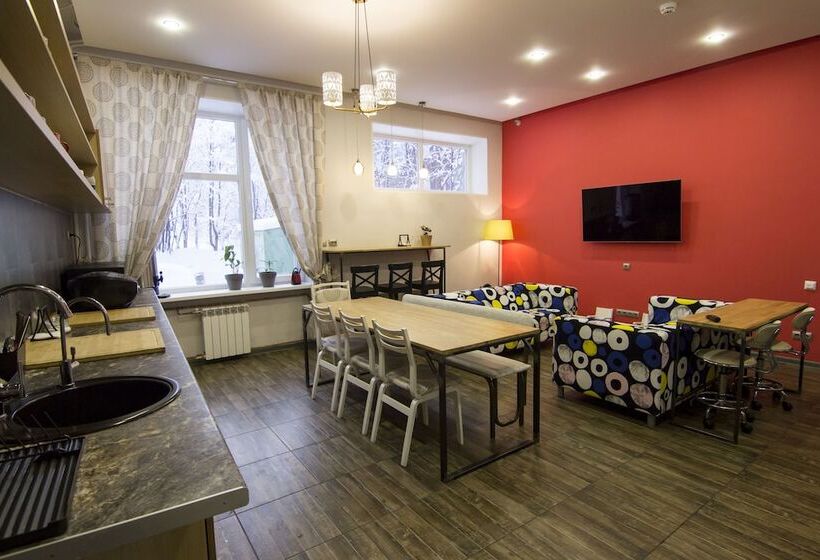 تختخواب در اتاق مشترک, Yagelhostel