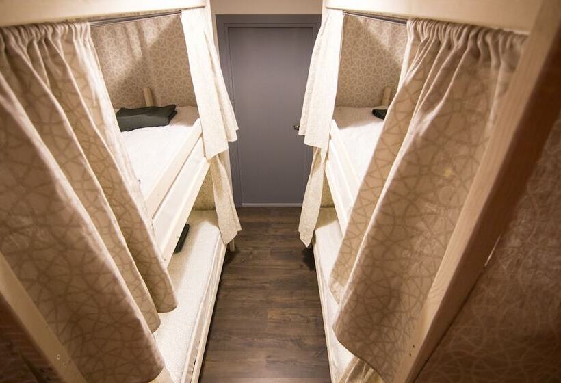 تختخواب در اتاق مشترک, Yagelhostel