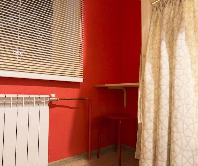 تختخواب در اتاق مشترک, Yagelhostel