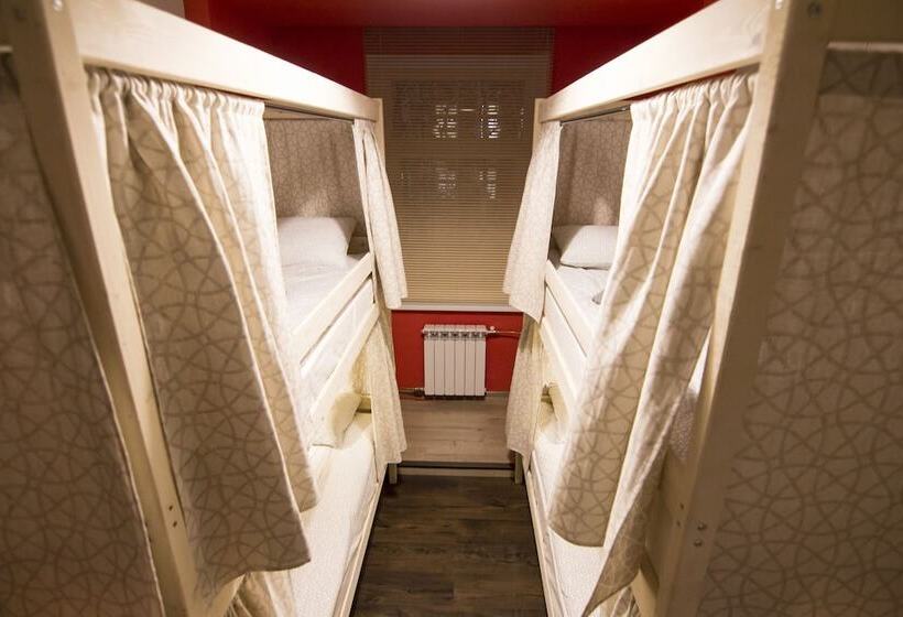تختخواب در اتاق مشترک, Yagelhostel