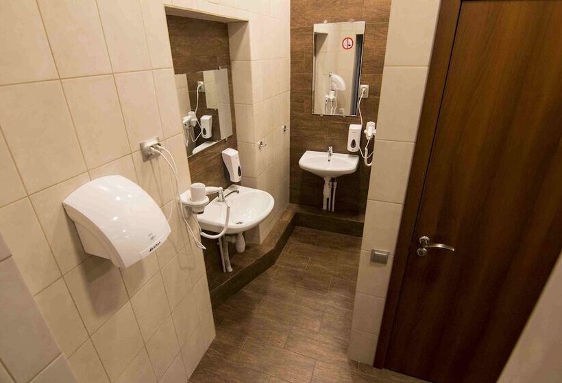 تختخواب در اتاق مشترک, Yagelhostel