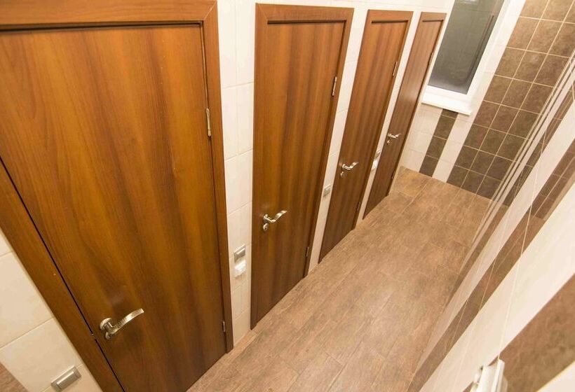 تختخواب در اتاق مشترک, Yagelhostel