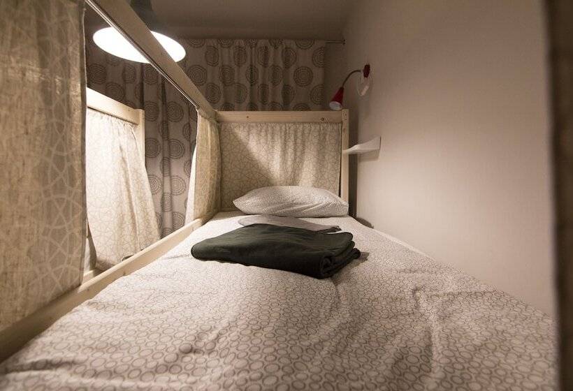 تختخواب در اتاق مشترک, Yagelhostel