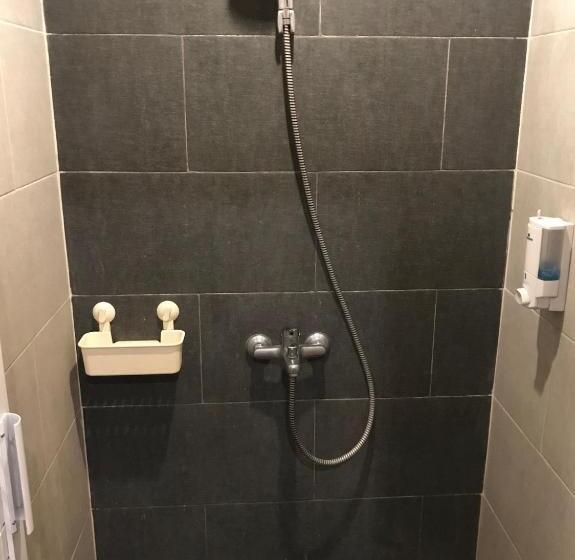 Vuode Makuusalissa, Tokyo Cubo