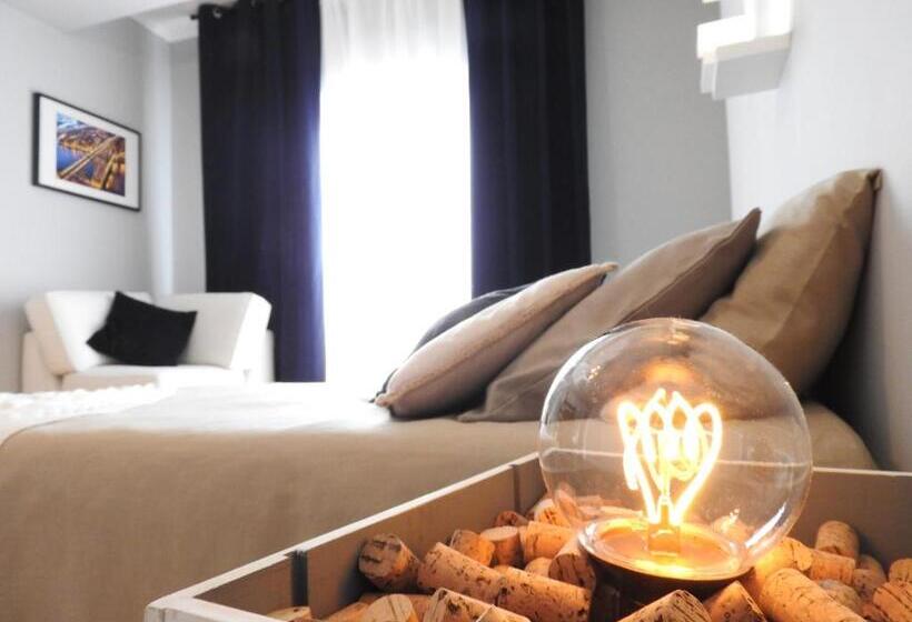 اتاق لوکس با چشمانداز دریا, Lisbon Airport Guesthouse