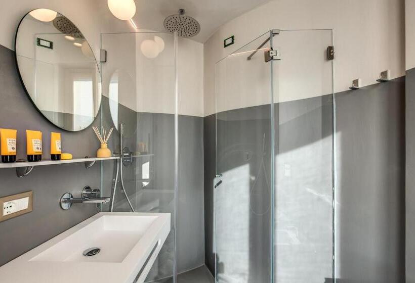 标准间, Velvet Grey Boutique