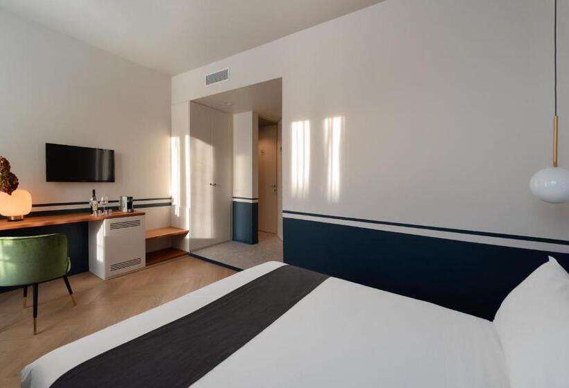 标准间, Velvet Grey Boutique