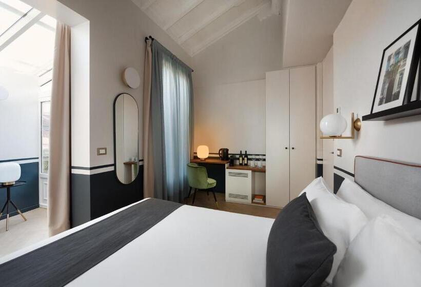 标准间, Velvet Grey Boutique