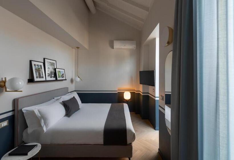 标准间, Velvet Grey Boutique